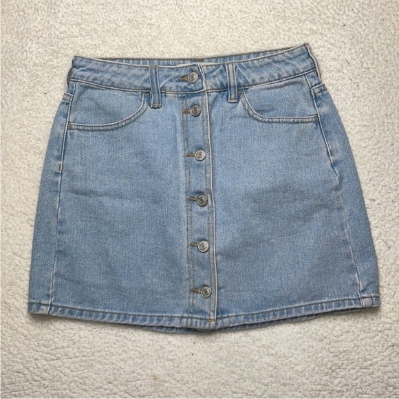 Pacsun Button Down Pocket Denim Skirt
Size 25 - Picture 3 of 7